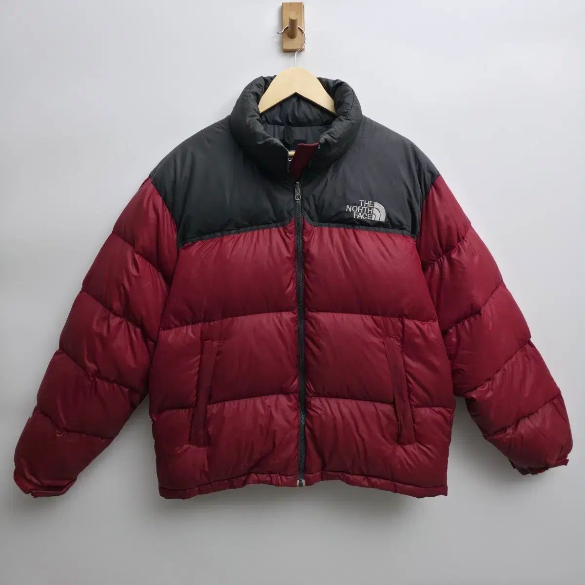 L THE NORTH FACE ザノースフェイス Nuptse(ヌプシ) ダウン レッド/ブラック