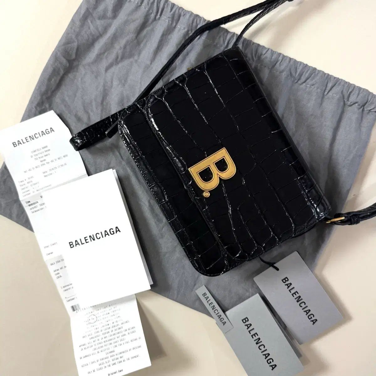 バレンシアガ Bロゴ キルティング クロスバッグ ショルダーバッグ