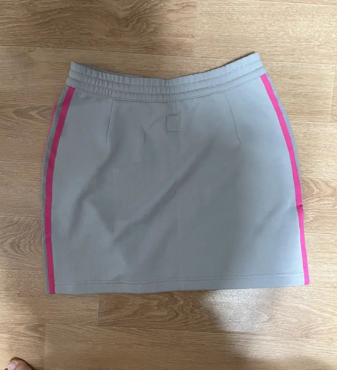 アディダス グレー ピンク スカート 必須アイテム Kitsch ハイティーン