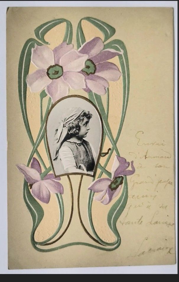 花のリリシズム ― アール・ヌーヴォーに咲く少女の横顔 フランス