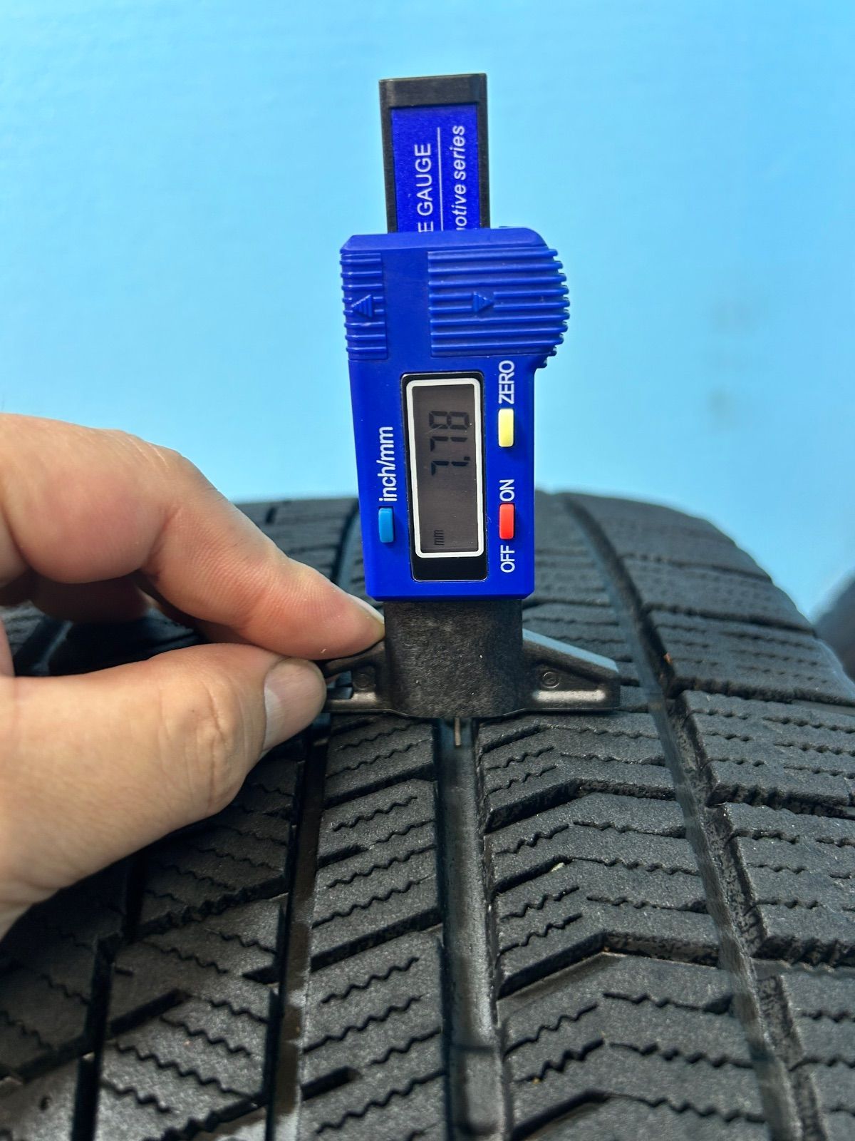 18 スタッドレスタイヤ