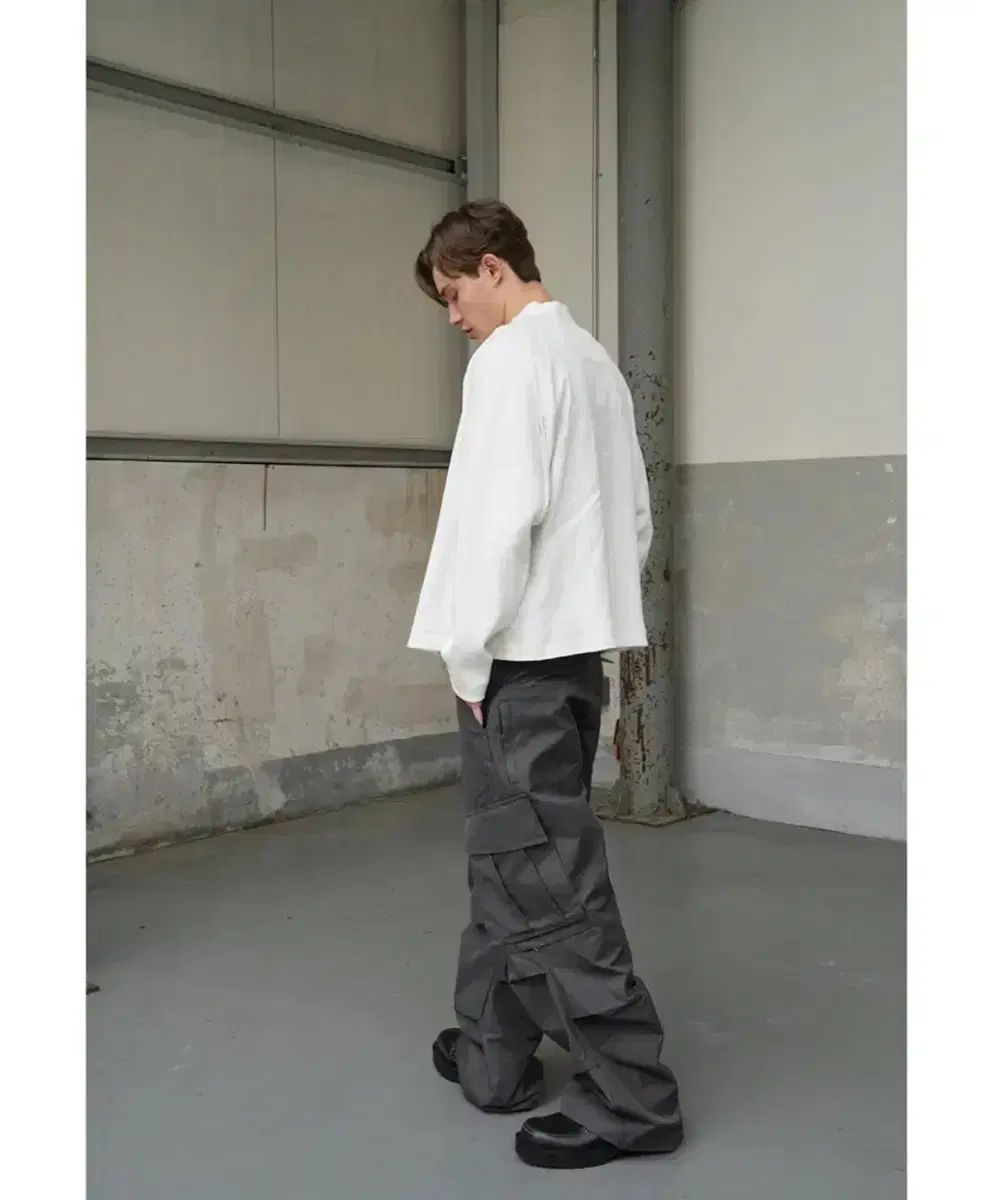 イーエ ストラクチャード カーゴ パンツ M
