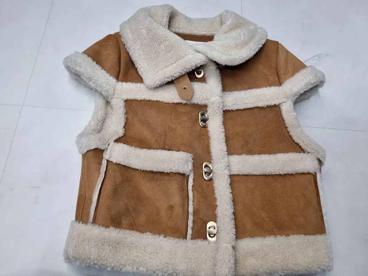 エゴイスト ムートン クロップド ベスト 55