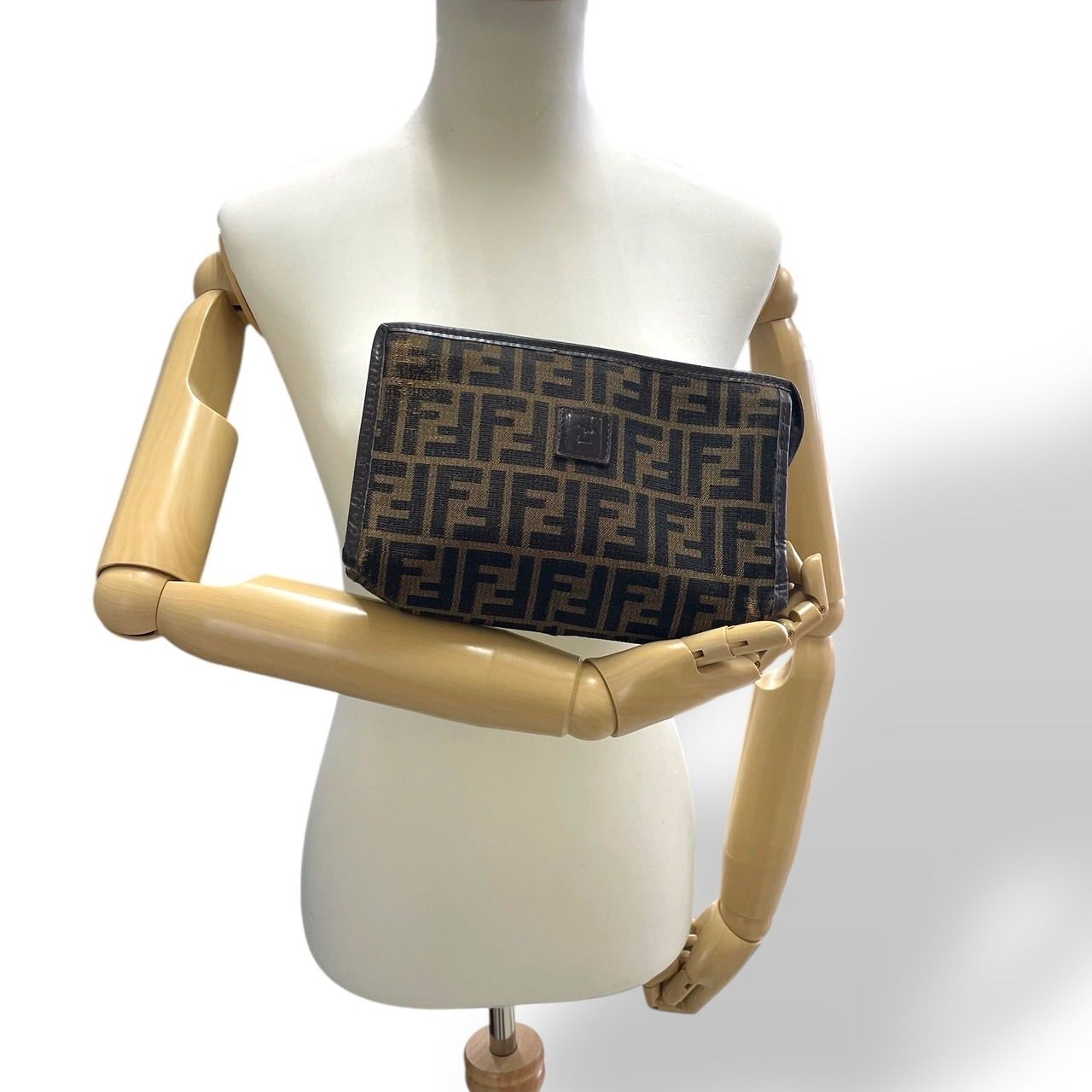 良品 FENDI フェンディ クラッチバッグ ポーチ ズッカ柄 レザー ロゴ型