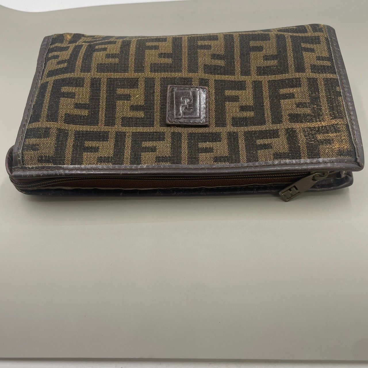 良品 FENDI フェンディ クラッチバッグ ポーチ ズッカ柄 レザー ロゴ型