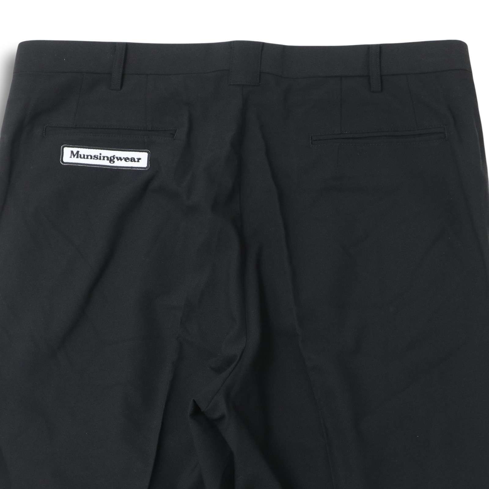 【Munsing　マンシング】　新品未使用　黒色パンツ　ゴルフウエア 新品 未使用】 Munsingwear マンシングウェア ゴルフ 通年☆ ロゴ
