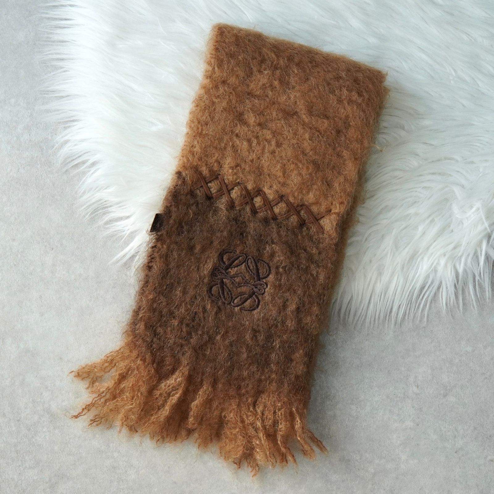 BlackFriday限定割引5％オフ】ロエベ アナグラム 刺繍 バイカラー