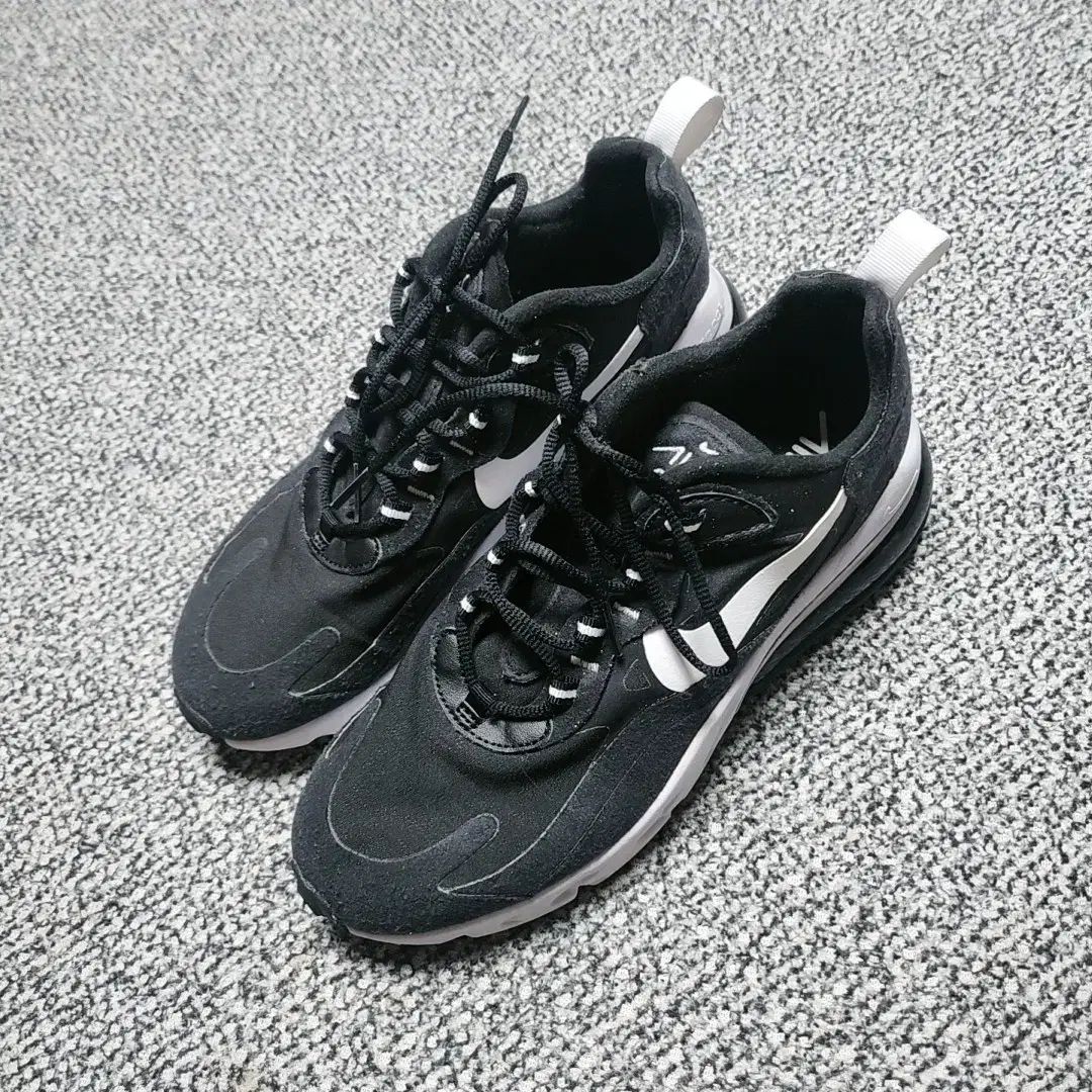250 NIKE ナイキ エア マックス 270 リアクト ブラック