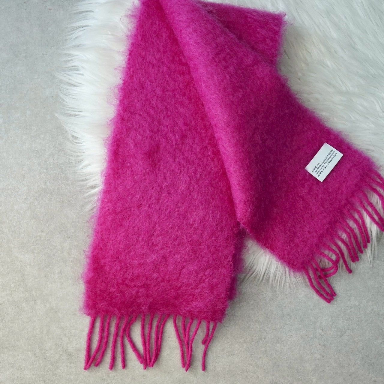 ロエベ アナグラム レザーパッチ モヘア マフラー ショッキングピンク