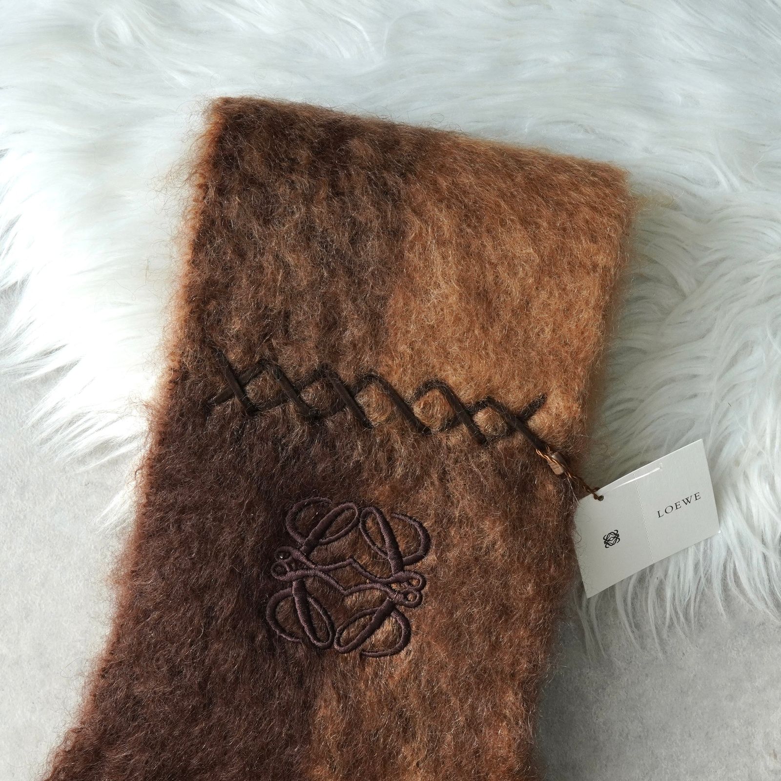 BlackFriday限定割引5％オフ】ロエベ アナグラム 刺繍 バイカラー