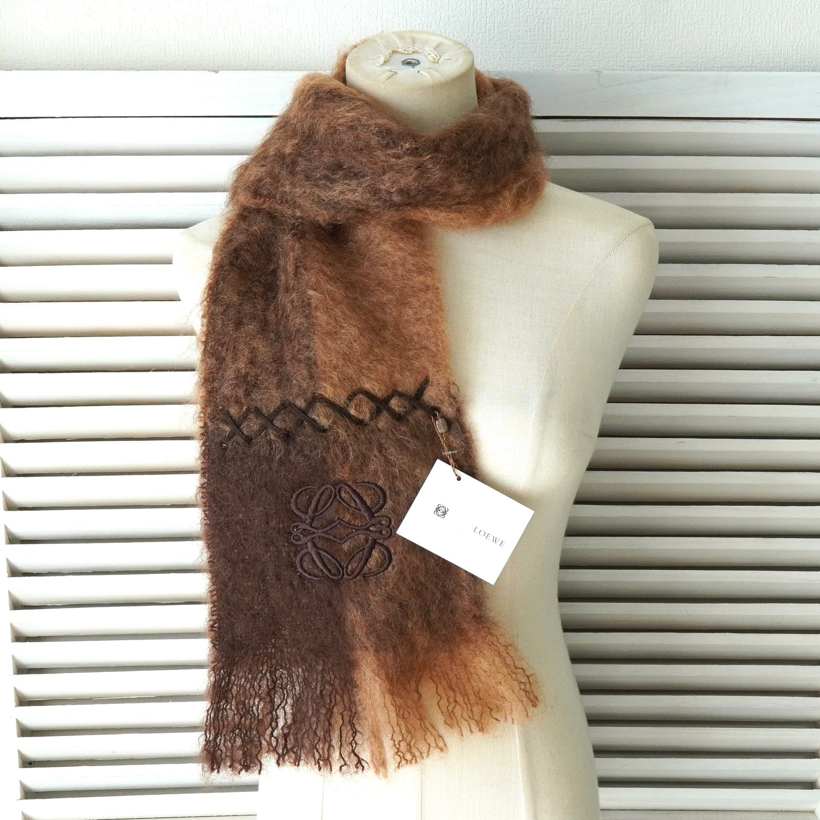 BlackFriday限定割引5%オフ】ロエベ アナグラム 刺繍 バイカラー BlackFriday限定割引5%オフ】ロエベ アナグラム 刺繍 バイカラー