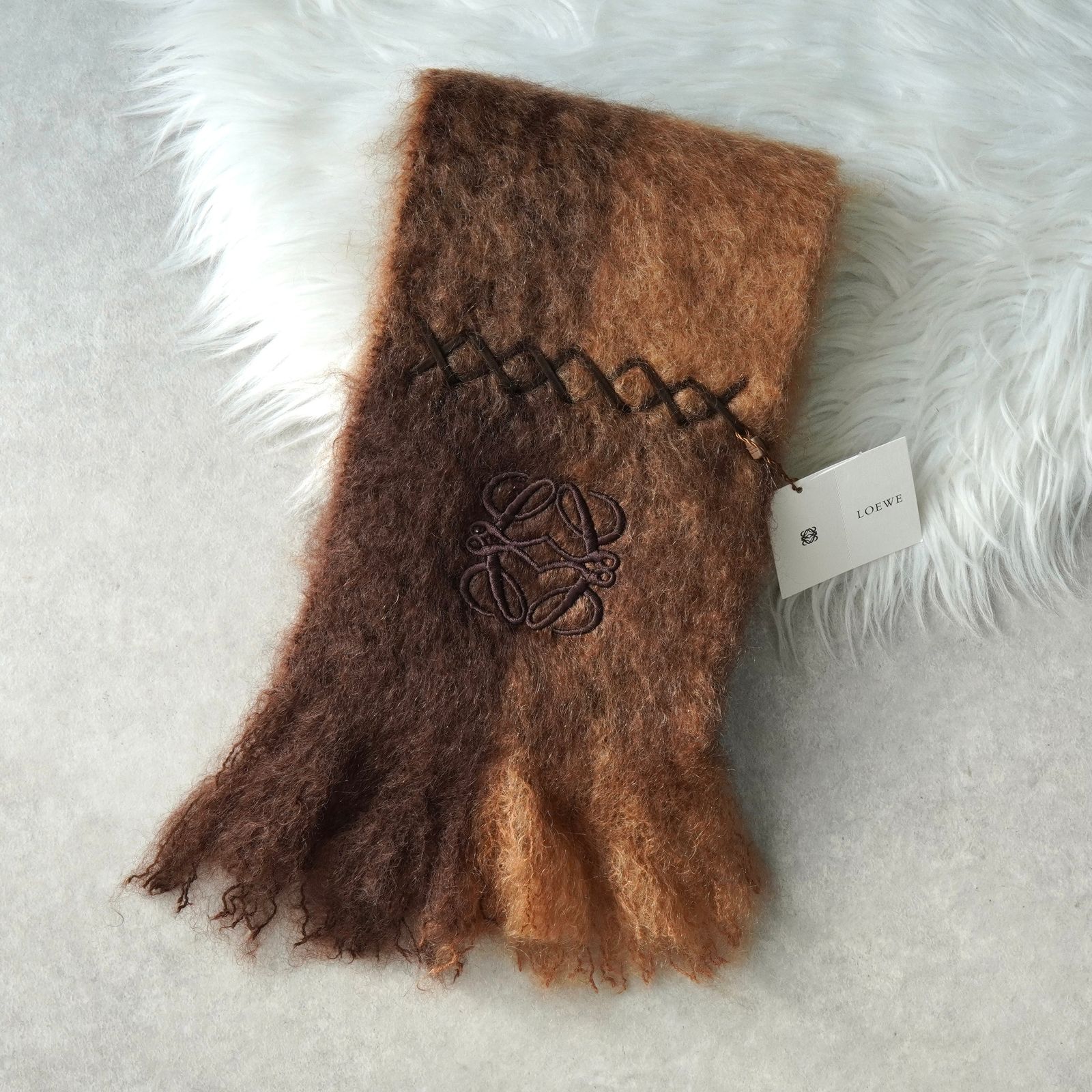 BlackFriday限定割引5％オフ】ロエベ アナグラム 刺繍 バイカラー