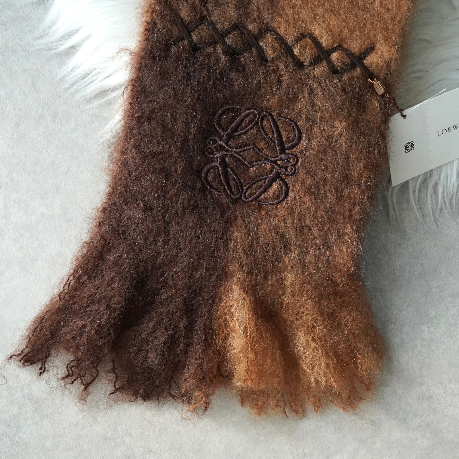 LOEWE ロエベ アナグラム刺繍 モヘア ウール ブラウン マフラー BlackFriday限定割引5％オフ】ロエベ アナグラム 刺繍 バイカラー