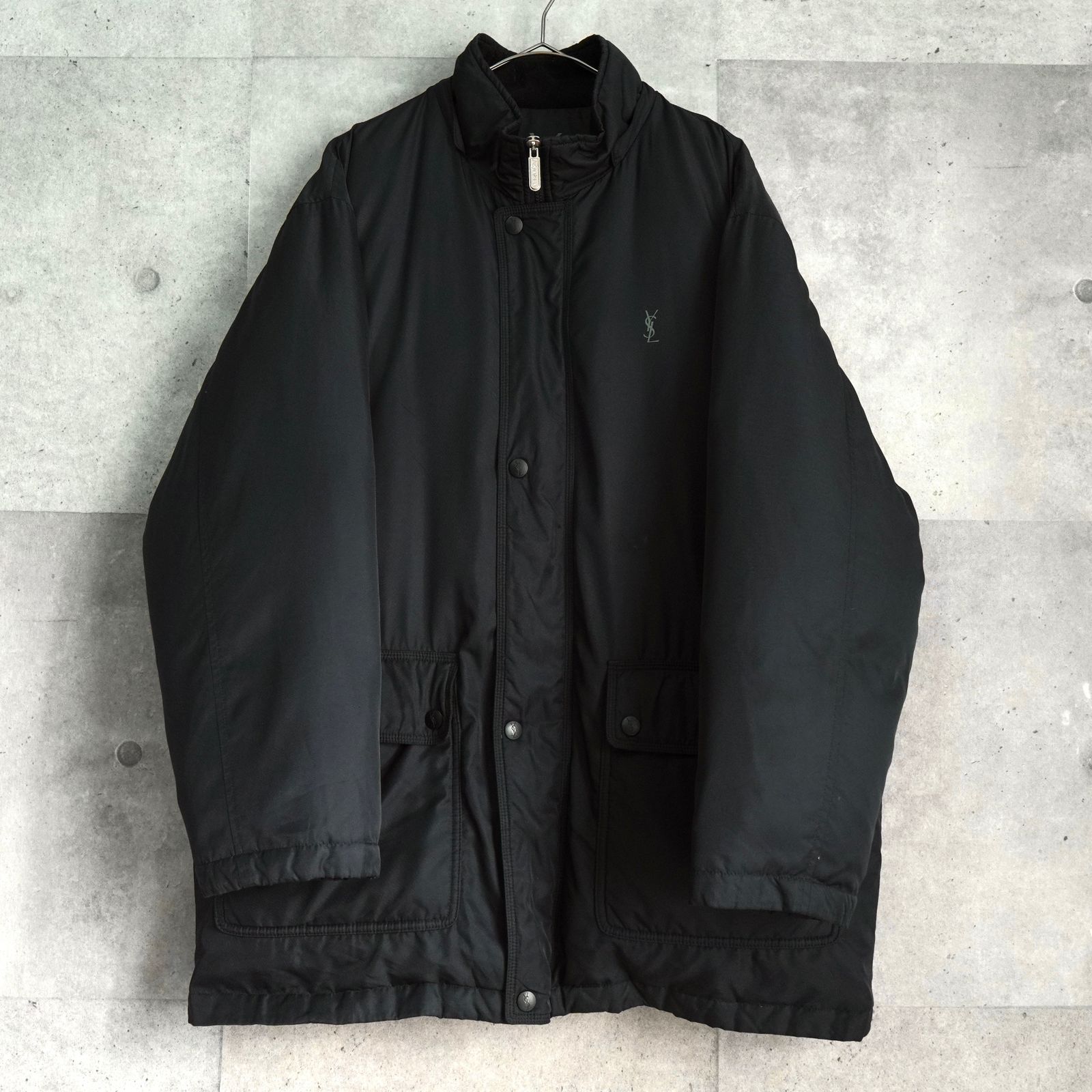 イヴサンローラン YSLロゴ ダウンジャケット ブラック - メルカリ