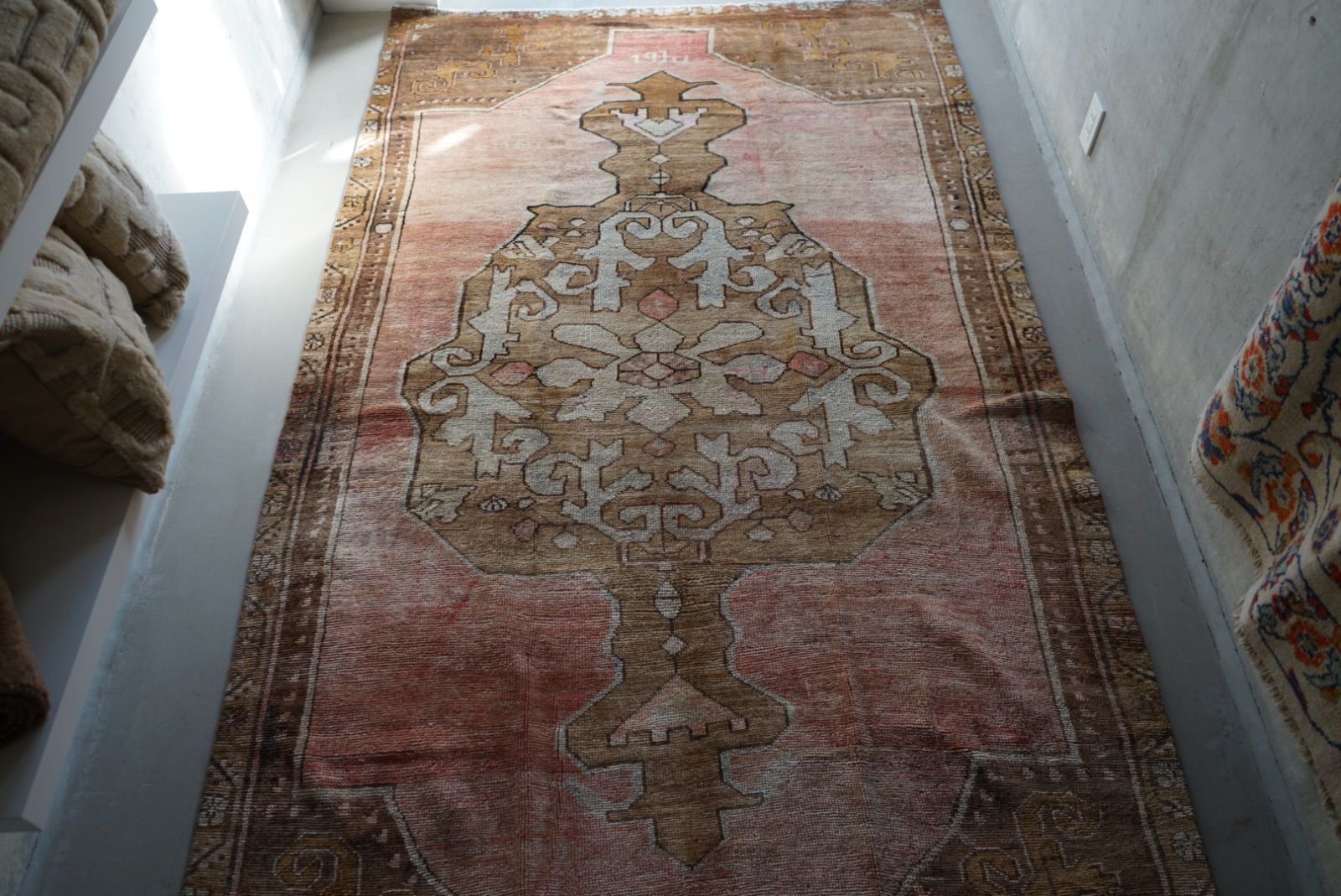 ヴィンテージラグ トルコ ウシャク サーモンピンク 1970年代 286 × 162