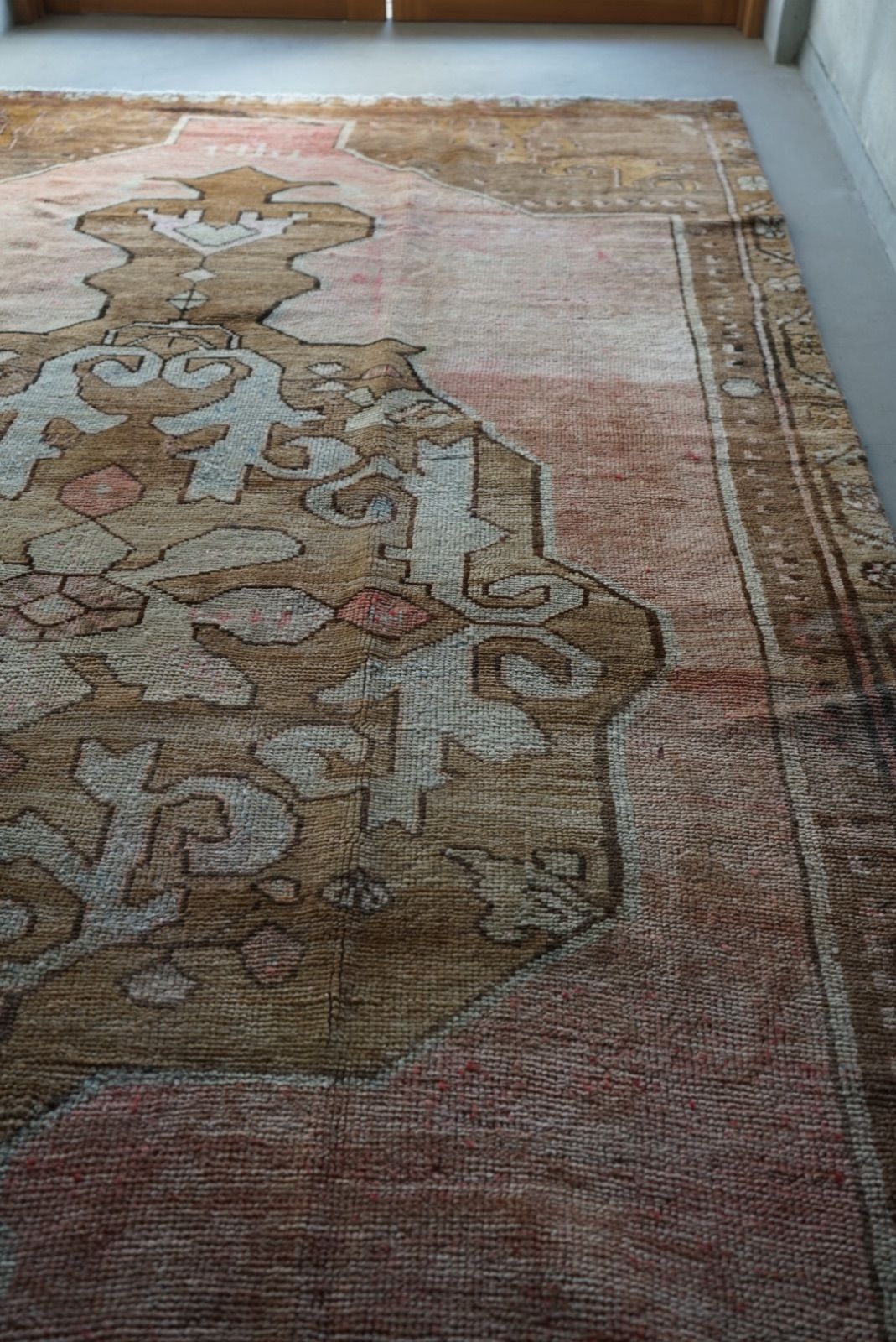 ヴィンテージラグ トルコ ウシャク サーモンピンク 1970年代 286 × 162