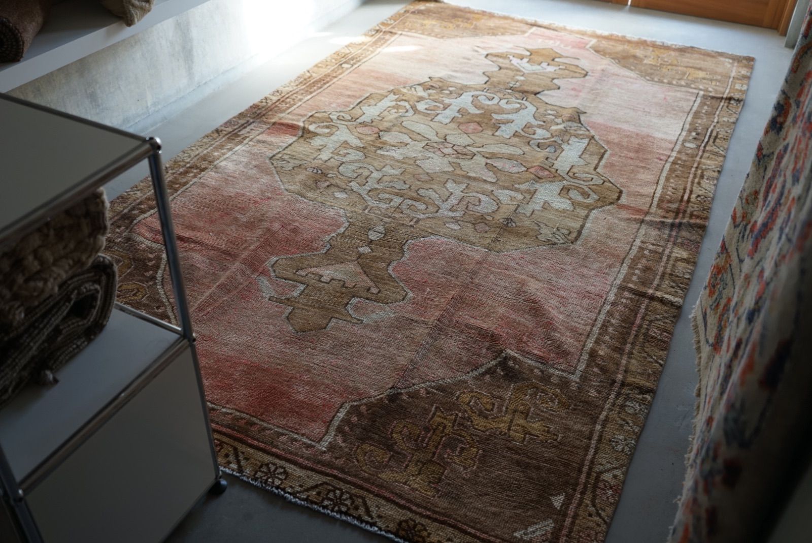 ヴィンテージラグ トルコ ウシャク サーモンピンク 1970年代 286 × 162