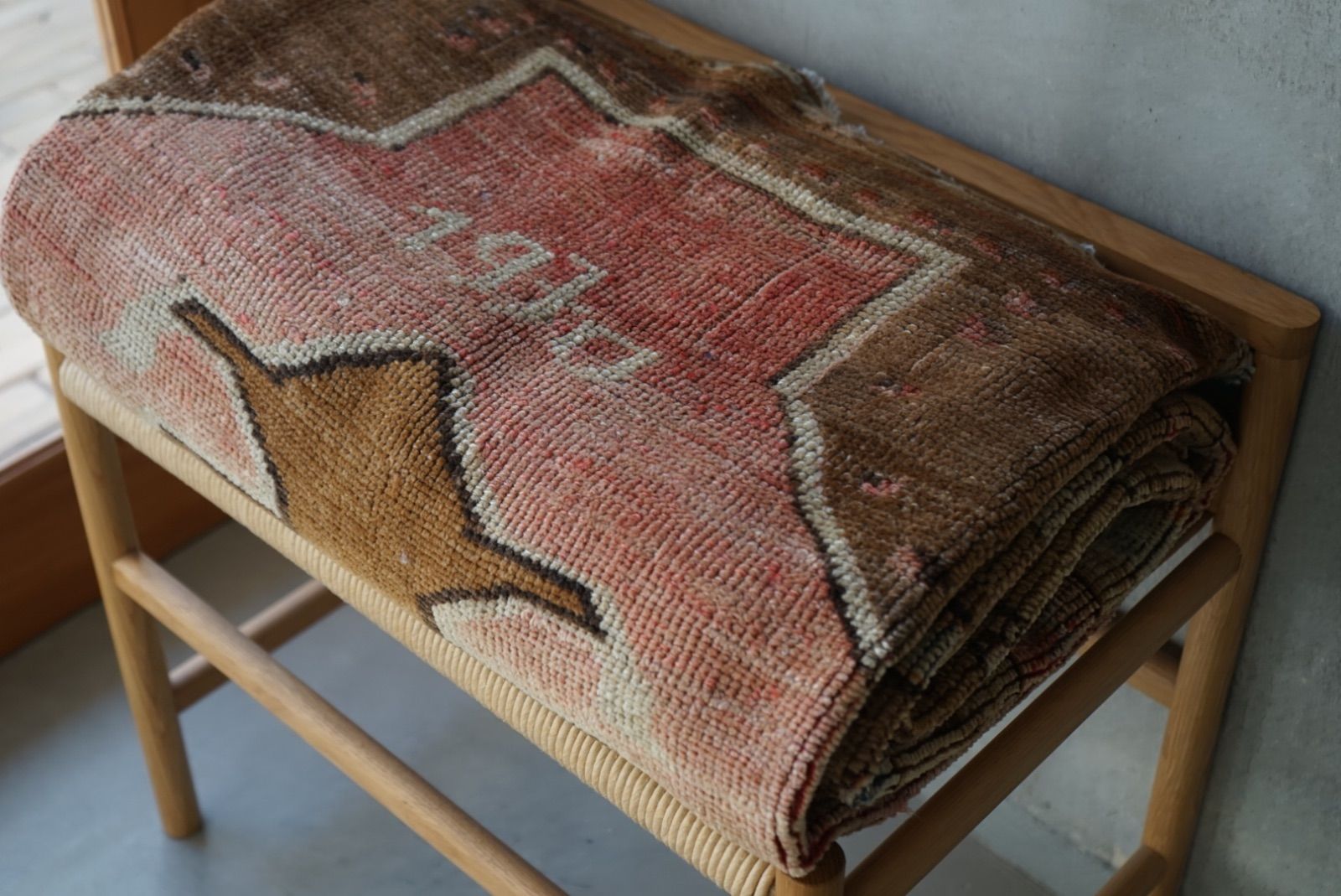 ヴィンテージラグ トルコ ウシャク サーモンピンク 1970年代 286 × 162