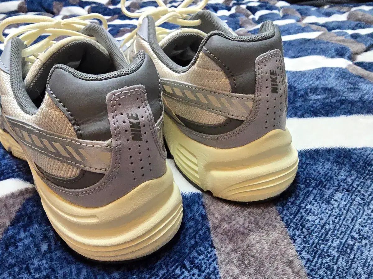 ナイキ イニシエーター HQ 1179 001 285 mm