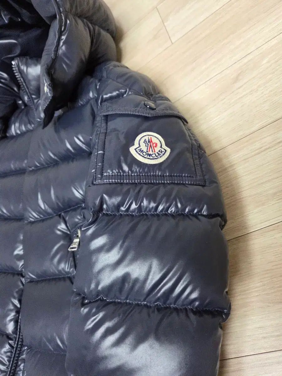 モンクレール マヤ 8 y ネイビー ダウン アウター