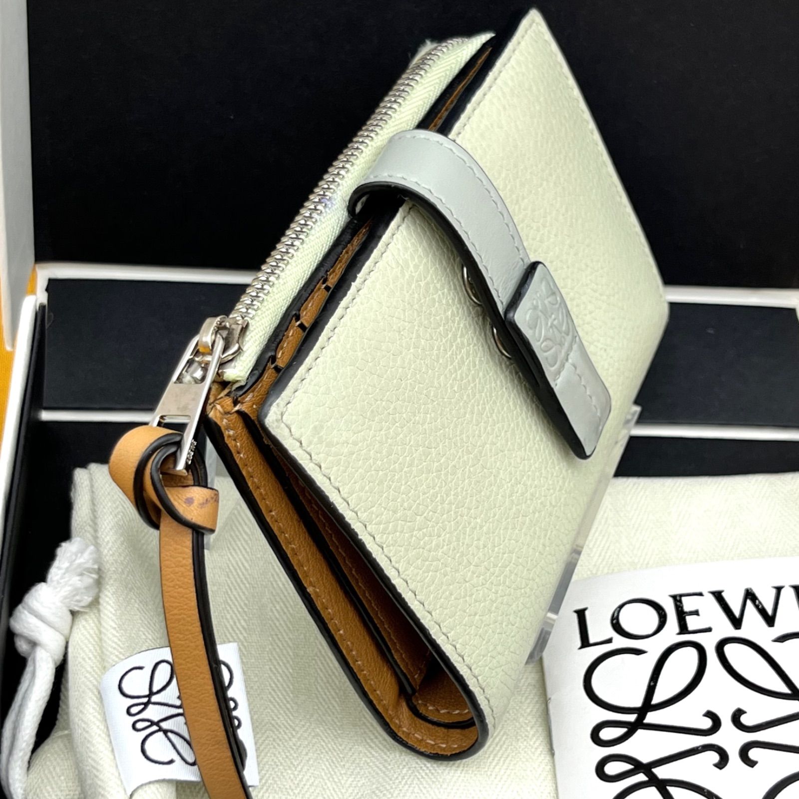 ✨美品✨LOEWE ロエベ アナグラム スリム ジップ バイフォールド