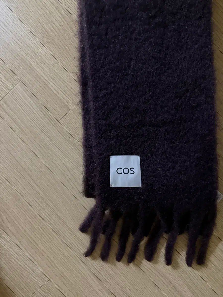 コス COS フリンジ ブラッシュド モヘア マフラー ボルドー - メルカリ