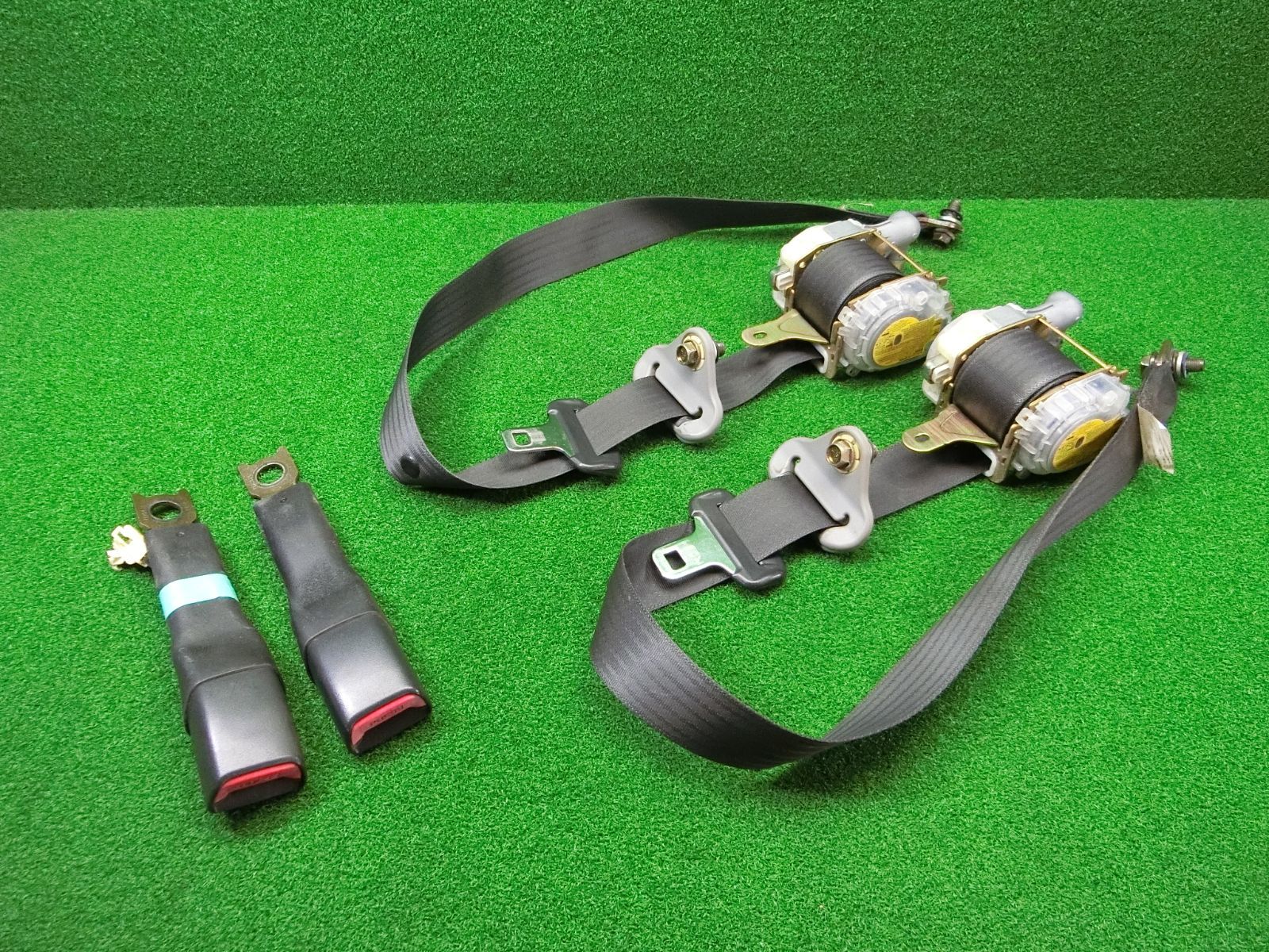 12208 ダイハツ ムーヴ カスタム L 150 S フロント シートベルト 左右セット キャッチ 7 1930 P 2930