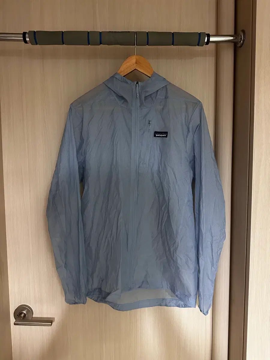 patagonia フーディーニ スカイブルー M