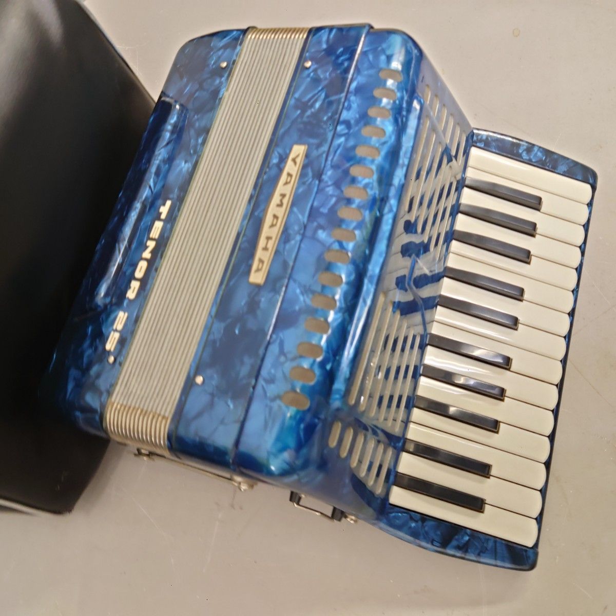 YAMAHA TENOR 25 アコーディオン Yamaha Accordion TENOR 25 アコーディオン 動作品 ケース付 音出し