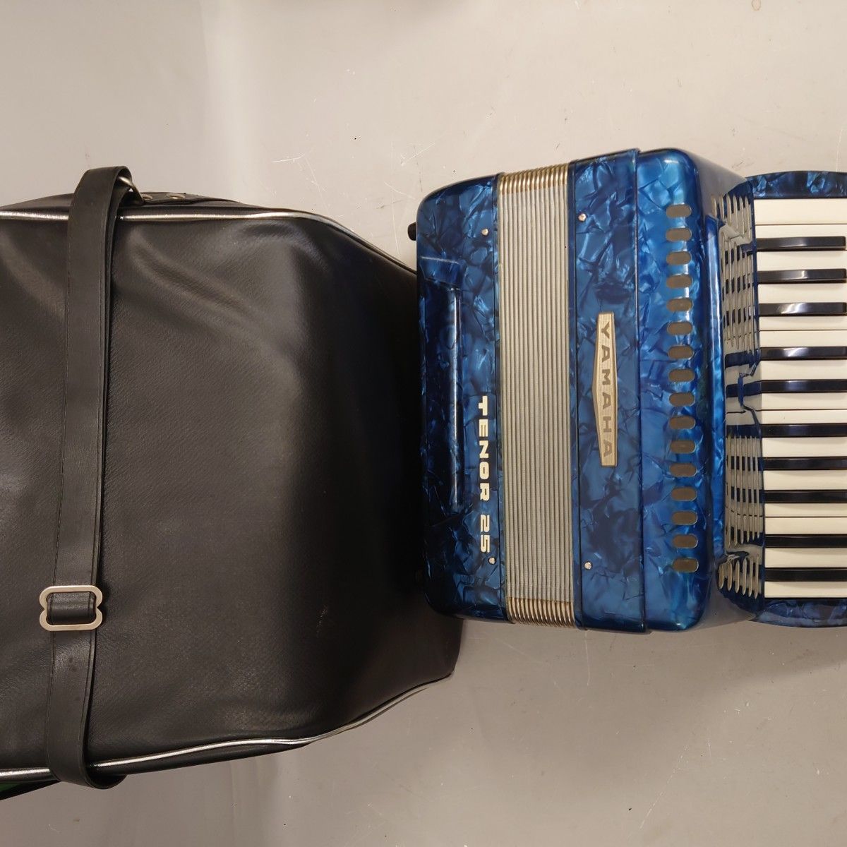 Yamaha Accordion TENOR 25 アコーディオン 動作品 ケース付 音出し