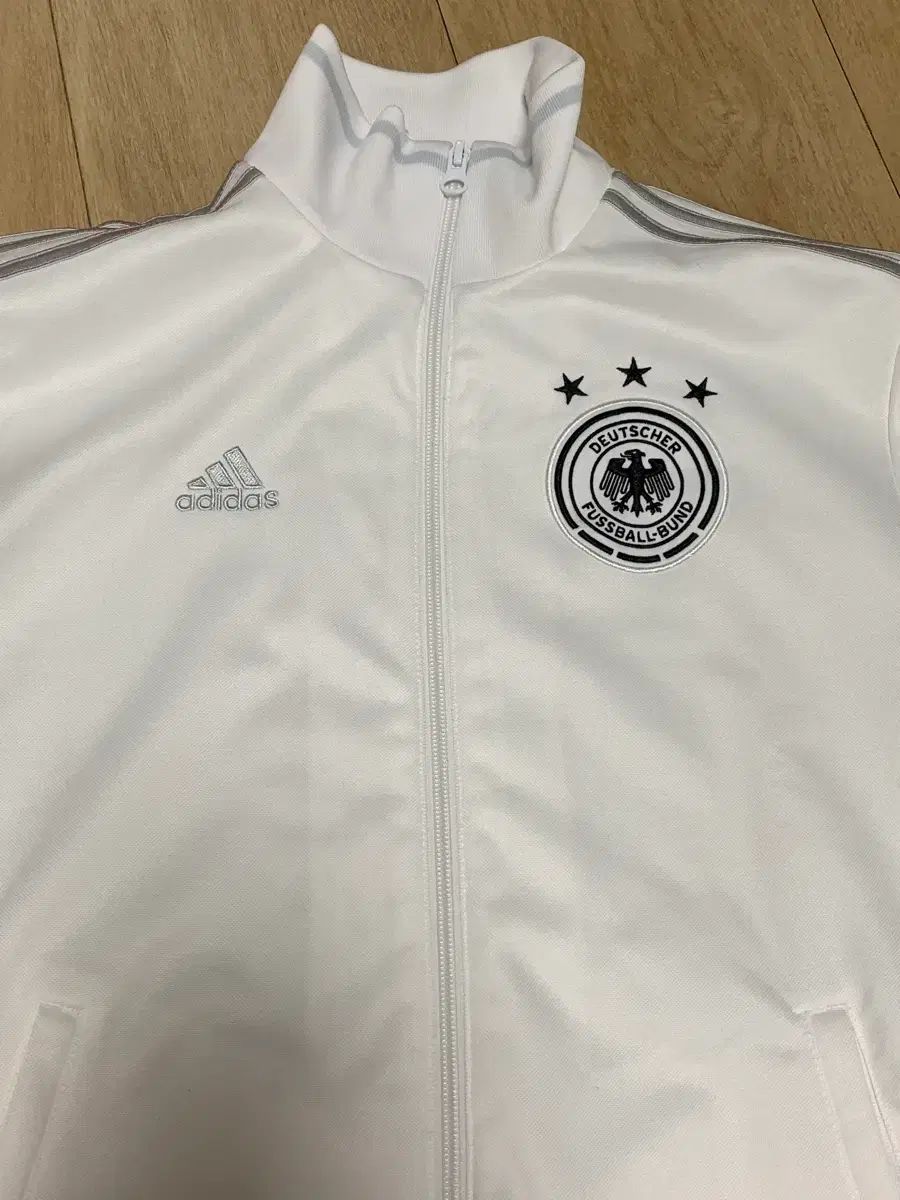 ドイツ アディジャージ 白シルバー