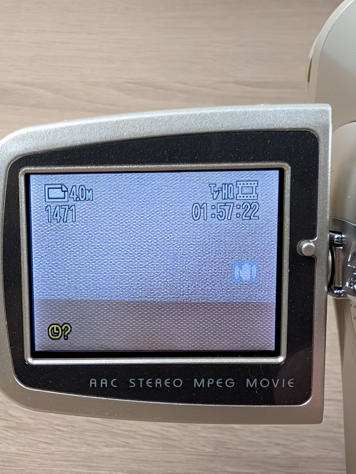 美品】SANYO Xacti DMX-C4 ファンタジーゴールド 縦型デジタルムービー