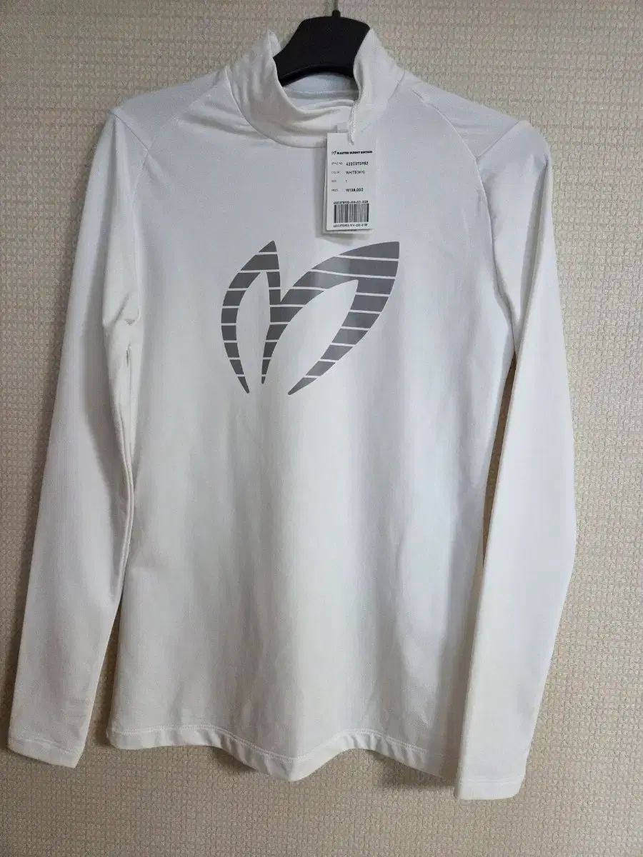 マスターバニーエディション ゴルフ 起毛 ハイネック 白