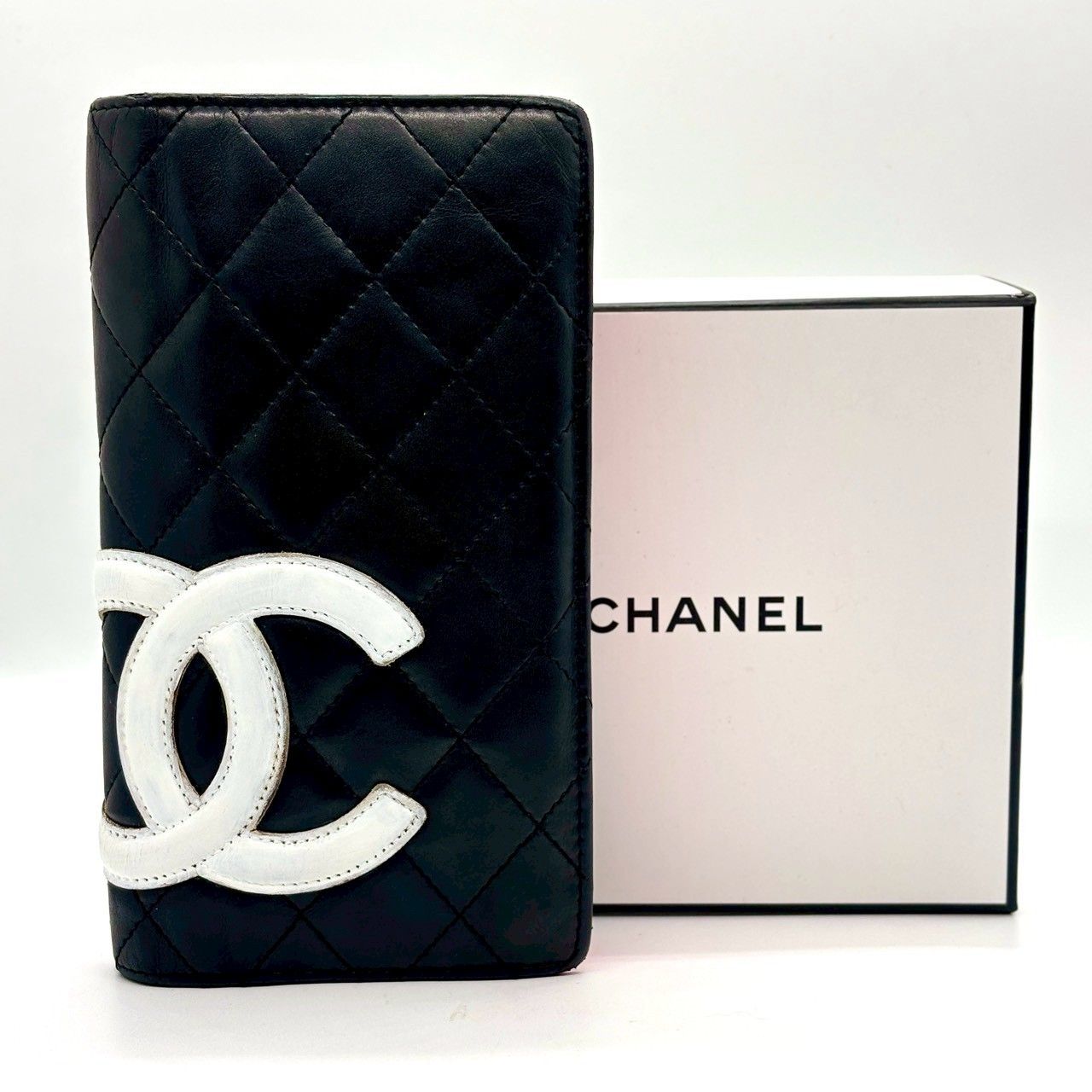黒白の存在感で魅せる】 CHANEL シャネル 長財布 カンボンライン