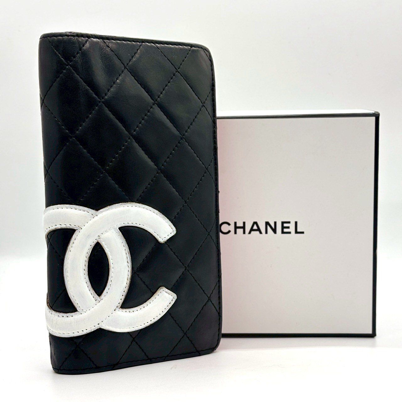 黒白の存在感で魅せる】 CHANEL シャネル 長財布 カンボンライン