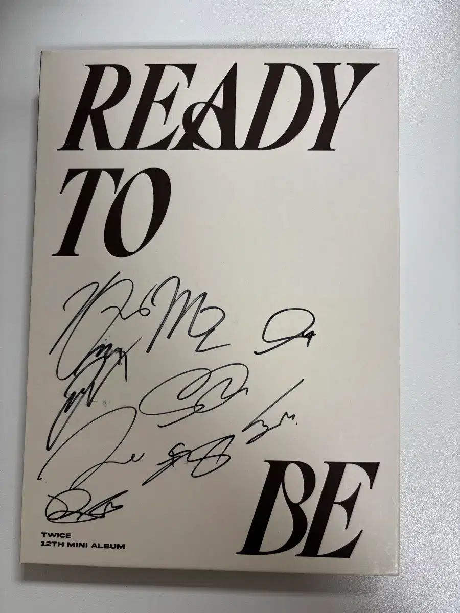 TWICE #TWICE サイン入り未開封 TWICE（トゥワイス） サイン入り アルバム (非売品) - メルカリ