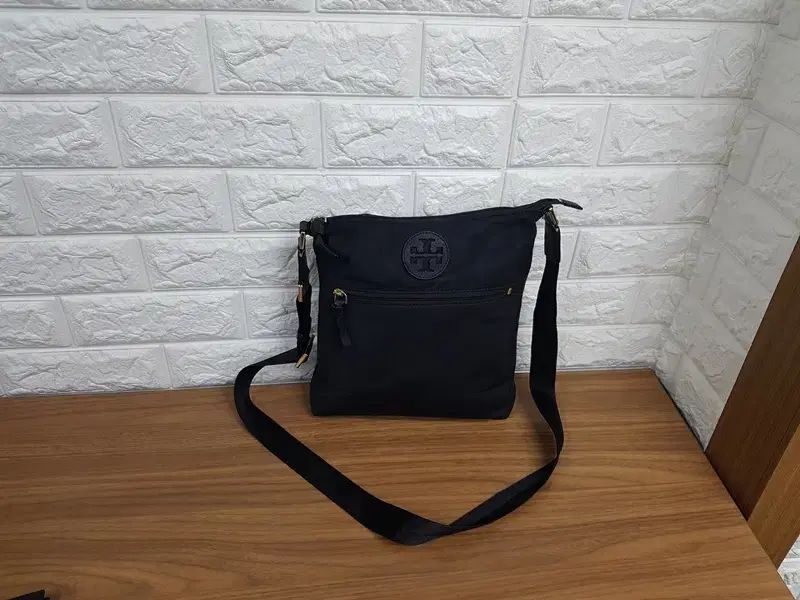 トリーバーチ ナイロン クロスバック
