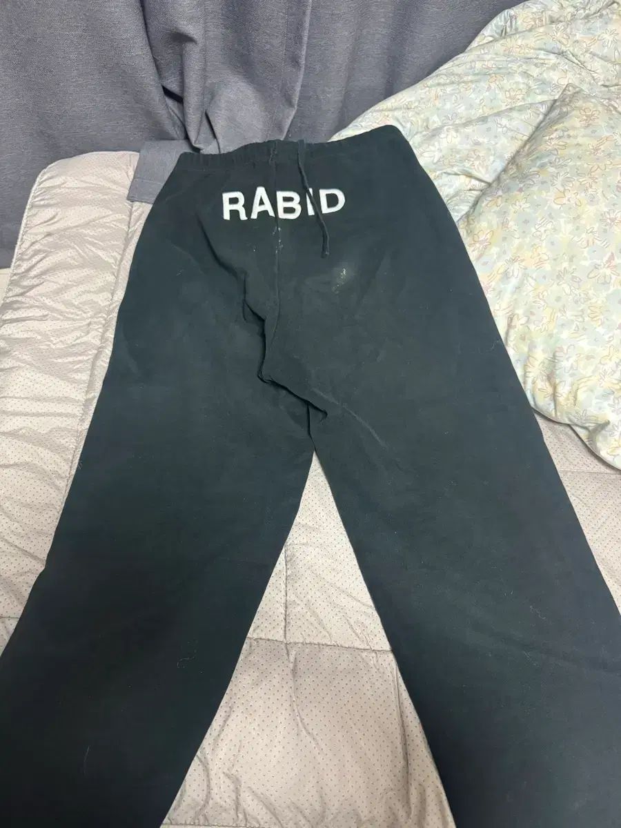 604サービス BEADED SCHOOL LOGO トラックパンツ