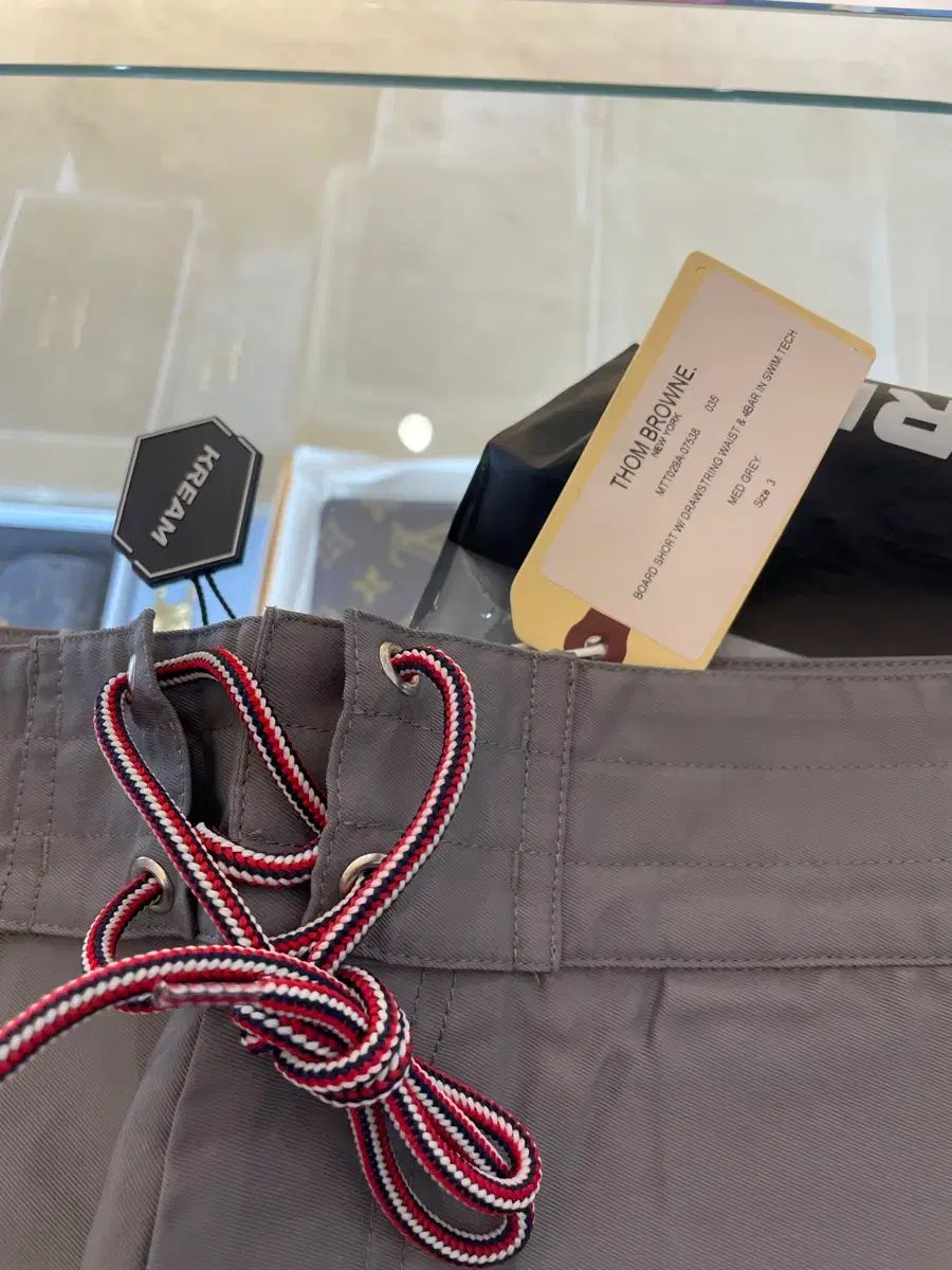 |3 size トム ブラウン Swim パンツ ショートパンツ ハーフパンツ パンツ メンズ