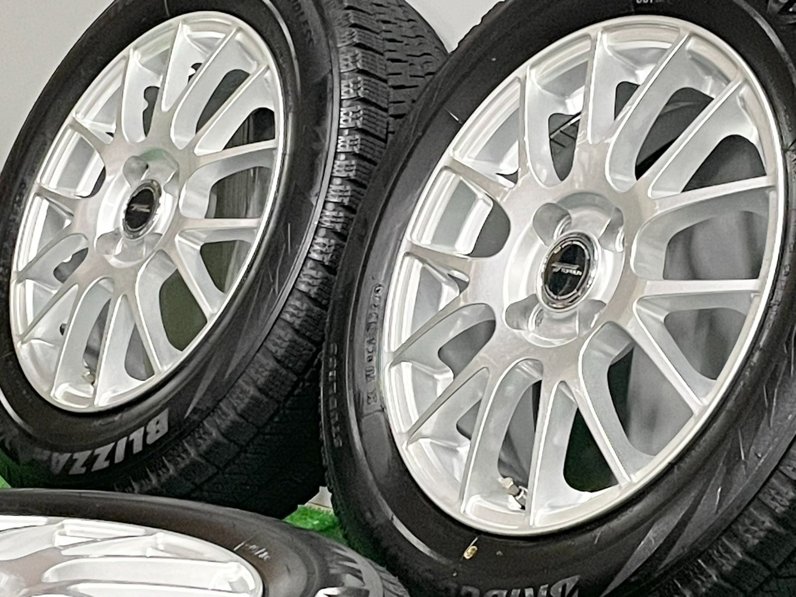 バリ溝スタッドレス トップラン 15 in 5 J 42 PCD 100 ブリザック VRX 2 175 65 R アクア ヴィッツ フィット フリード スイフト