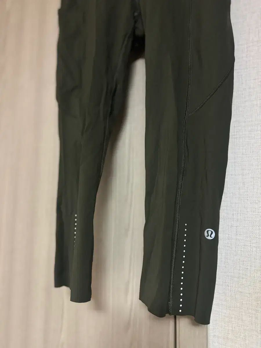 ルルレモン パスト＆フリー クロップド レギンス DARK オリーブ 4 サイズ