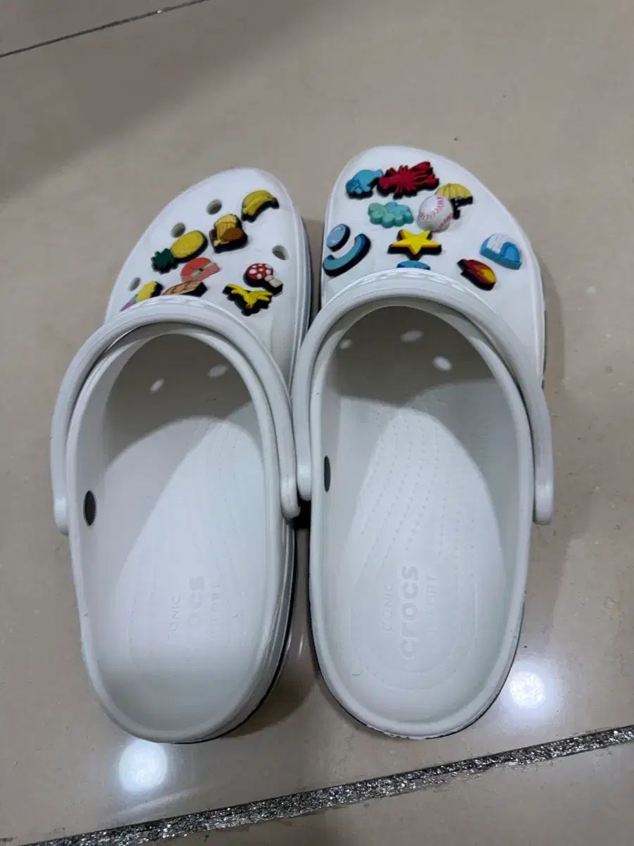 Crocs クロックス バヤ ＋ ジビッツ