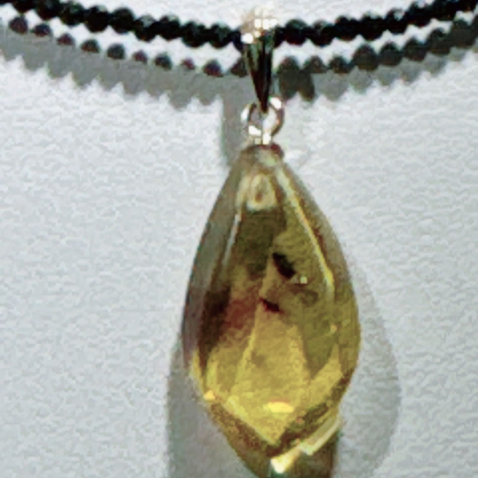 琥珀虫入りペンダントブラックスピネルネックレスNO25-2409 - メルカリ