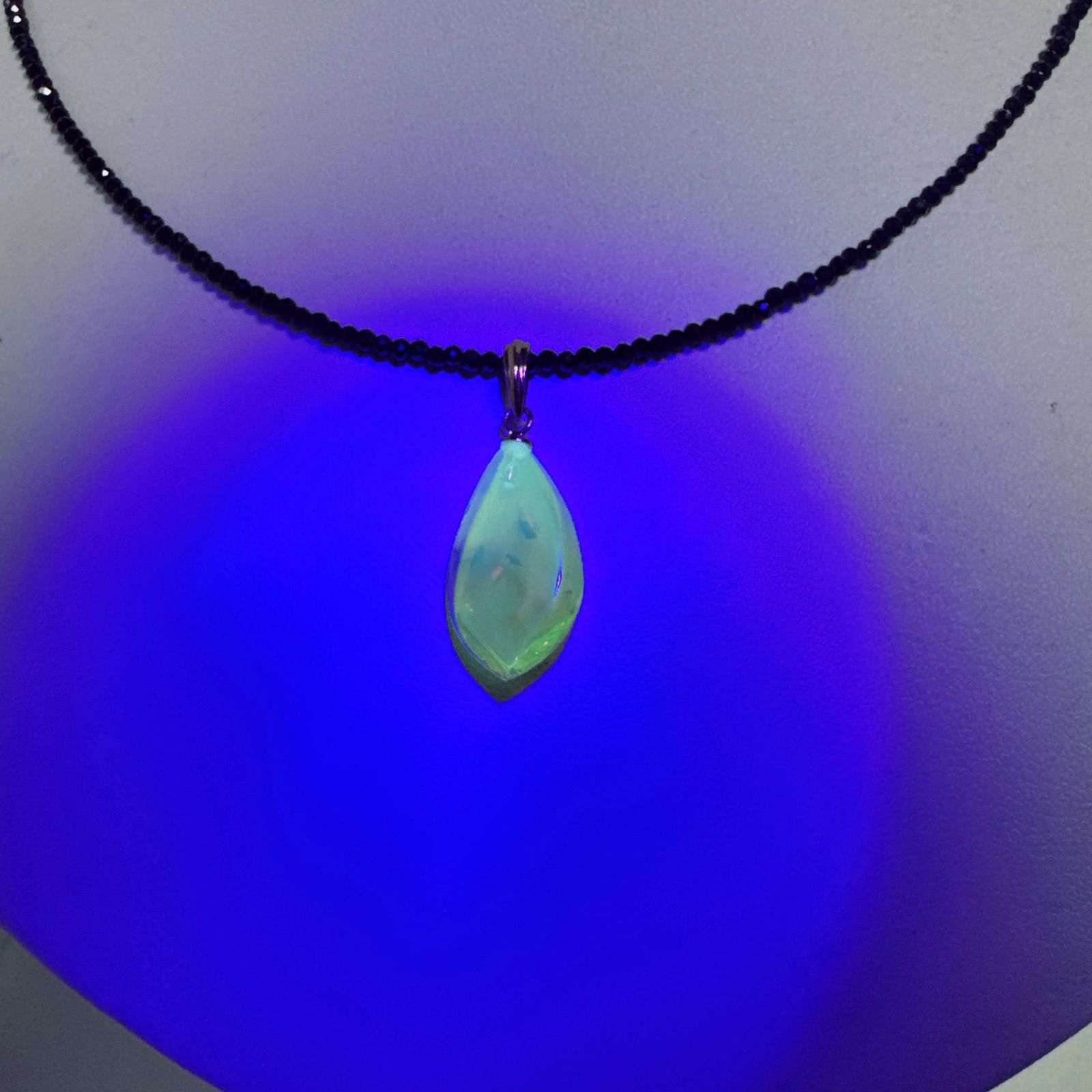 琥珀虫入りペンダントブラックスピネルネックレスNO25-2409 - メルカリ