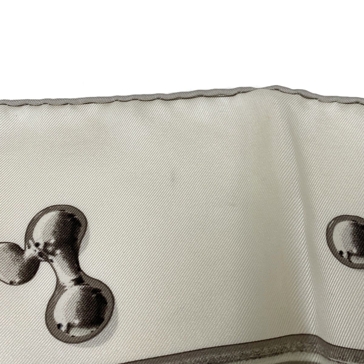 ✨希少✨HERMES エルメス スカーフ カレ90 銀の雫　ロゴ　馬車　H柄 エルメス HERMES カレ 90 VIF ARGENT 銀の雫 Hロゴ 馬 スカーフ シルク