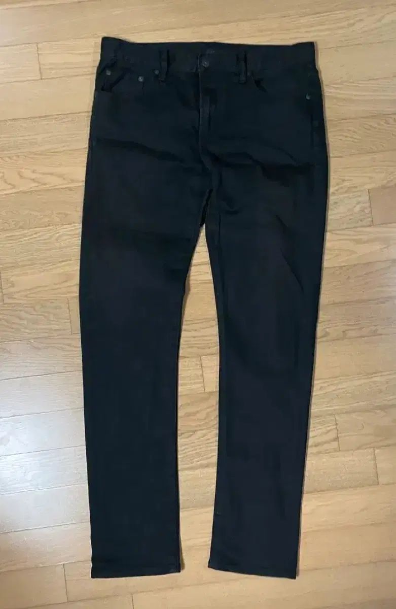 33 / ユニクロ セルビッジ スリムフィット DARK Indigo