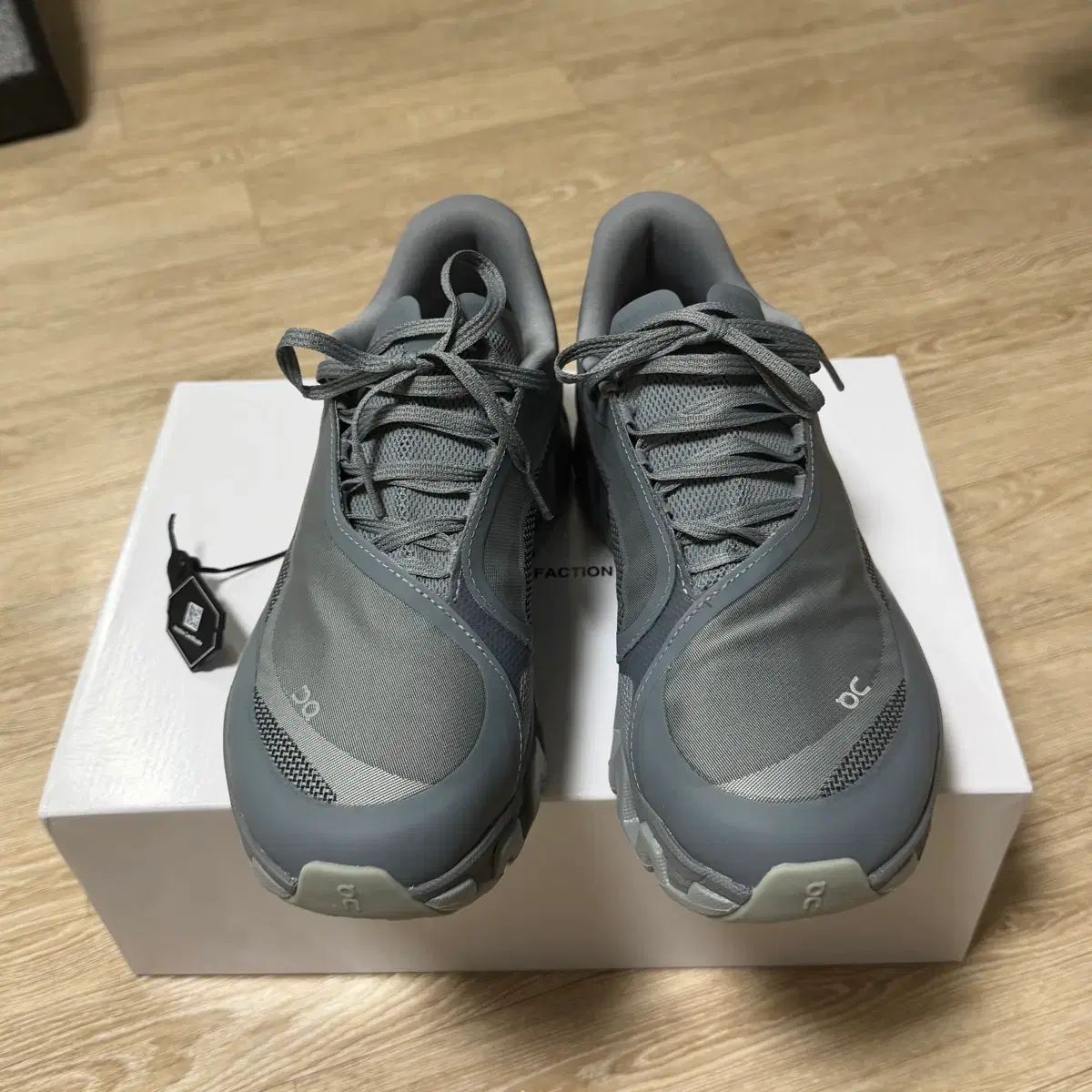 260 単ランニング パフクラウドMONSTER グレーハイパーFANTOM アポロ