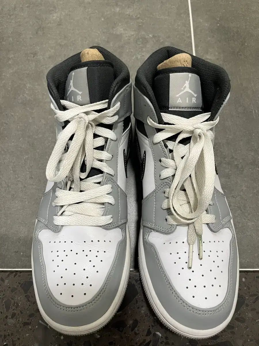 スモーク グレー