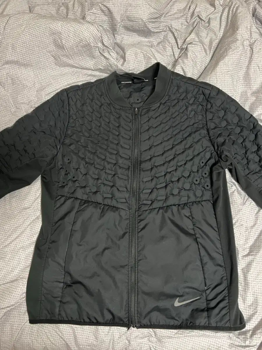ナイキ エアロロフト ジャケット L