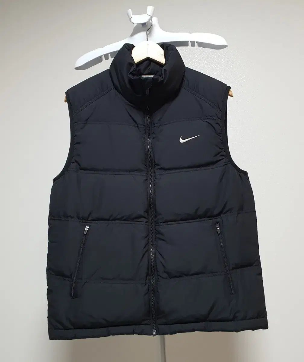 ナイキ スウッシュ オールドスクール ダウンベスト 95サイズ ブラック
